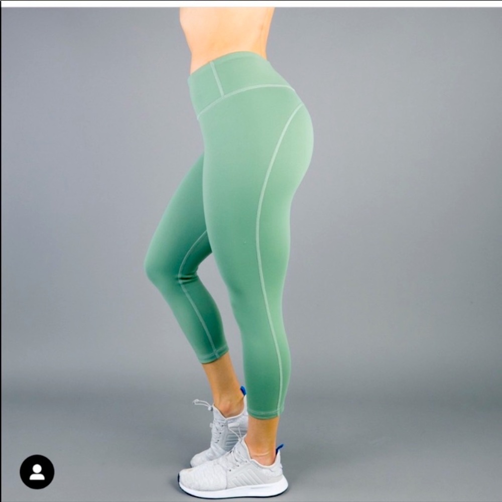 Buff bunny - Camilla Cropped Leggings - Sage Green